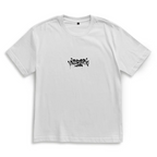 Signature Tag – White Oversize T-Shirt – Streetwear für Väter – Frontansicht | Vaterstück