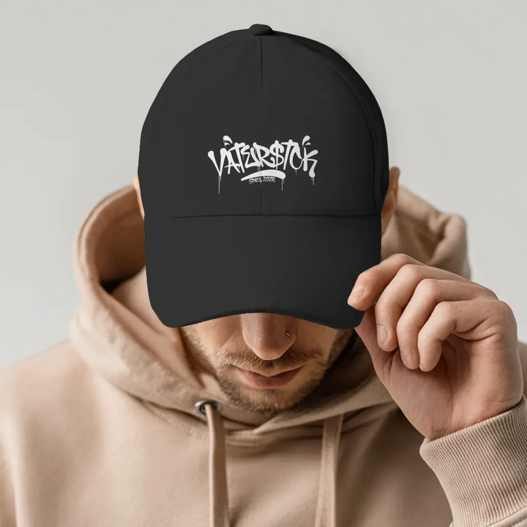 Signature Tag – Black Dad Cap – Streetwear für Väter – Frontansicht | Vaterstück