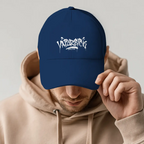 Signature Tag – Oxford Navy Dad Cap – Streetwear für Väter – Frontansicht | Vaterstück