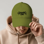 Signature Tag – Olive Green Dad Cap – Streetwear für Väter – Frontansicht | Vaterstück