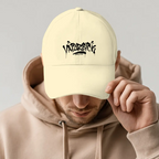 Signature Tag – Sand Dad Cap – Streetwear für Väter – Frontansicht | Vaterstück