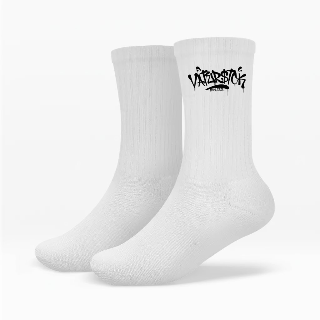 Signature Tag – White Socken – Streetwear für Väter – Frontansicht | Vaterstück