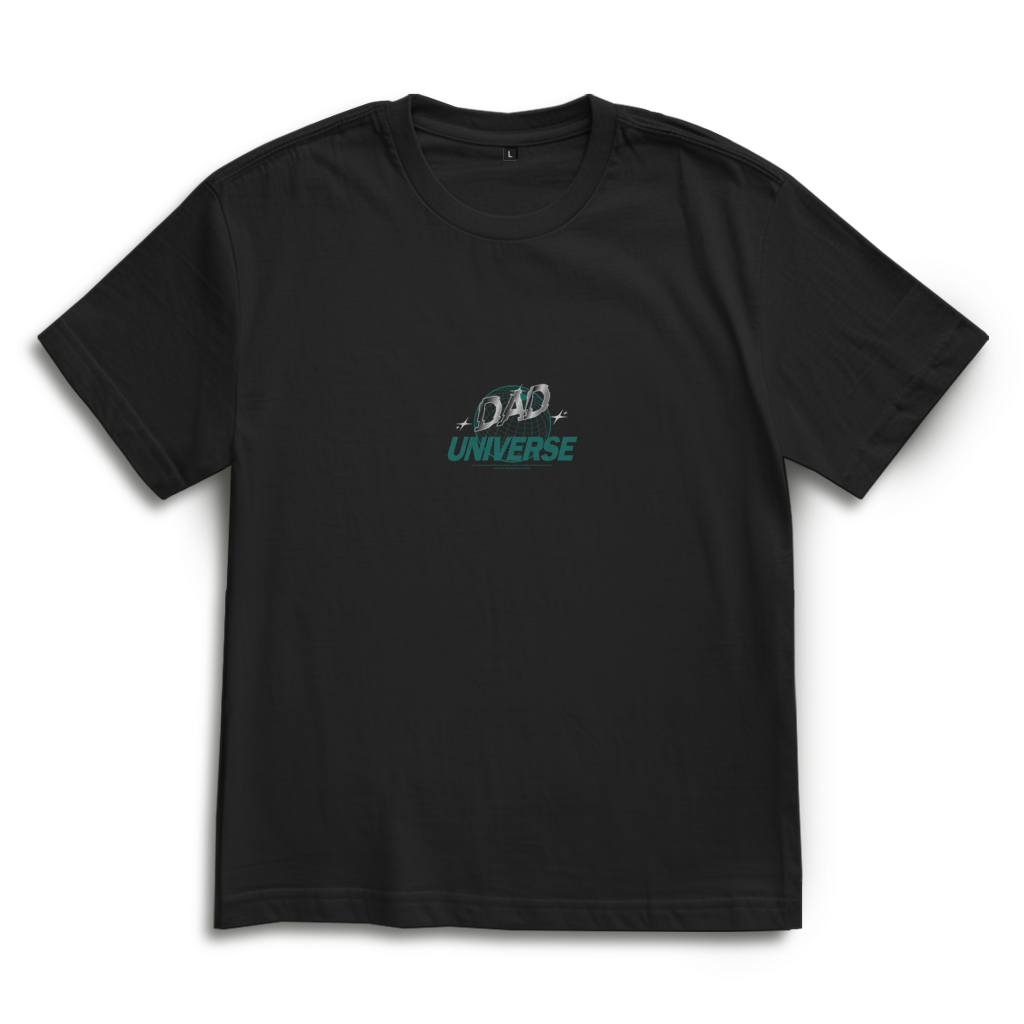 Dad Universe – Black Oversize T-Shirt – Streetwear für Väter – Frontansicht | Vaterstück