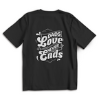 Dads Love Never Ends – Black Oversize T-Shirt – Streetwear für Väter – Rückenansicht | Vaterstück
