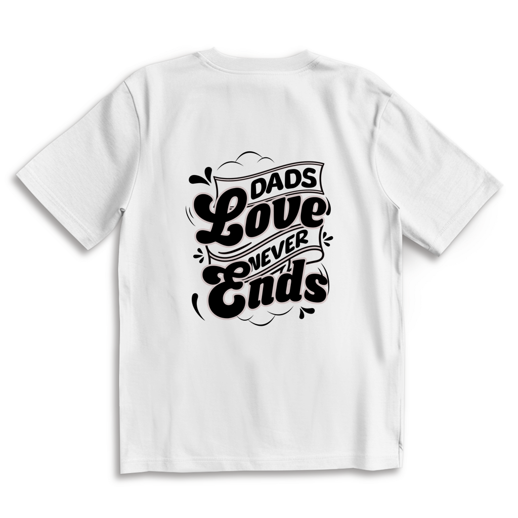 Dads Love Never Ends – White Oversize T-Shirt – Streetwear für Väter – Rückenansicht | Vaterstück