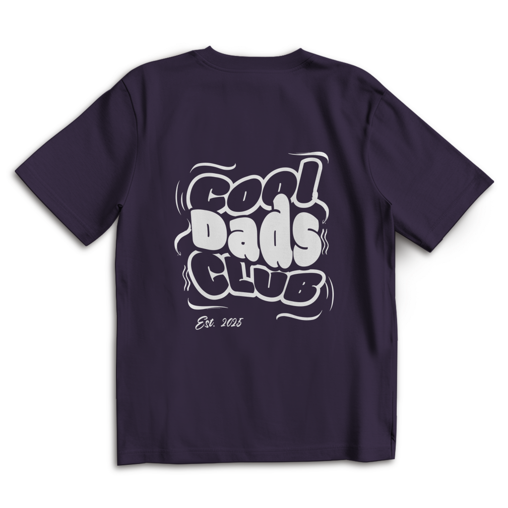 Cool Dads Club – Purple Night Oversize T-Shirt – Streetwear für Väter – Rückenansicht | Vaterstück