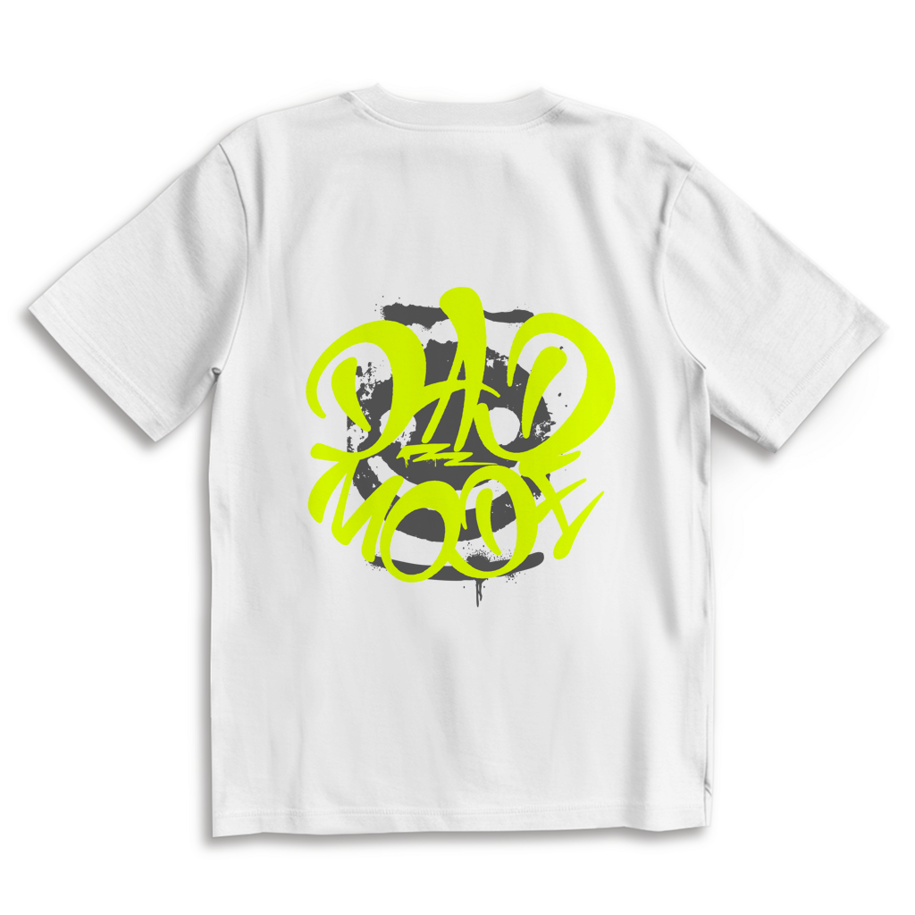 Dad Mode Smile – White Oversize T-Shirt – Streetwear für Väter – Rückenansicht | Vaterstück