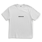 Cool Dads Club Typo2 – Black Oversize T-Shirt – Streetwear für Väter – Frontansicht | Vaterstück