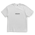 Cool Dads Club Typo1 – White Oversize T-Shirt – Streetwear für Väter – Frontansicht | Vaterstück