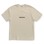 Cool Dads Club Typo1 – Sand Oversize T-Shirt – Streetwear für Väter – Frontansicht | Vaterstück