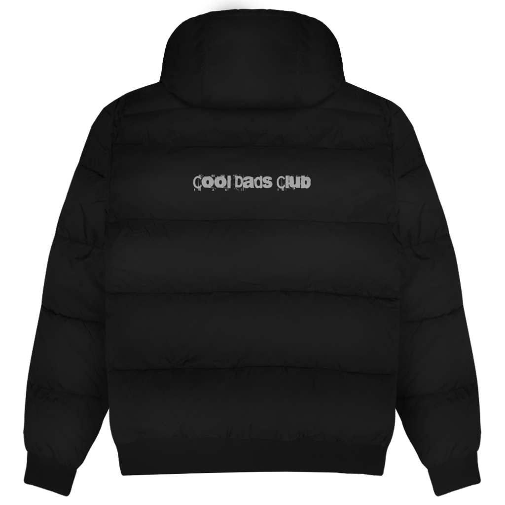 Cool Dads Club Typo2 – Black Steppjacke – Streetwear für Väter – Rückenansicht | Vaterstück