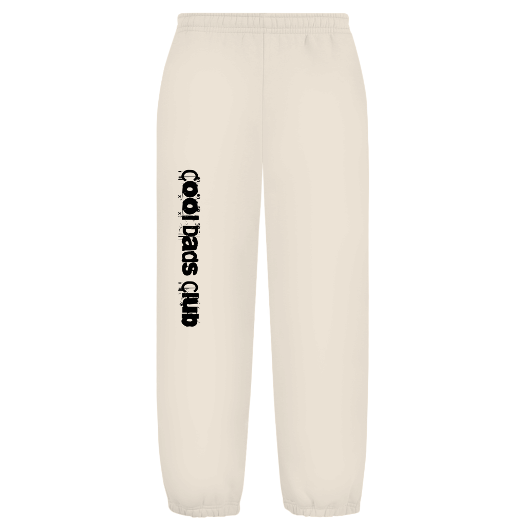 Cool Dads Club Typo2 – White Sand Oversize Sweatpants – Streetwear für Väter – Frontansicht | Vaterstück