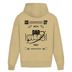 Dad Vibes Only – Desert Sand Oversize Hoodie – Streetwear für Väter – Rückenansicht | Vaterstück