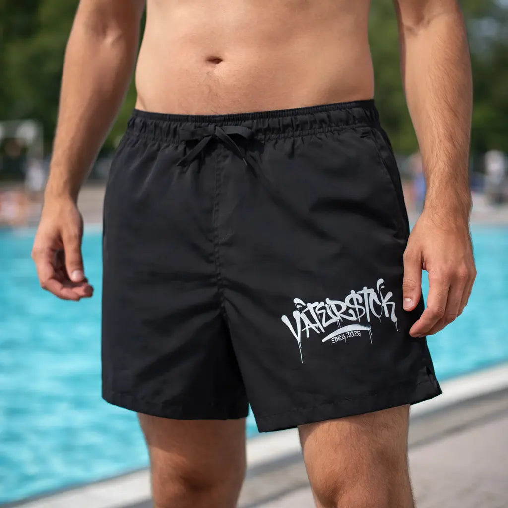 Signature Tag – Badehose – Streetwear für Väter – Detailansicht | Vaterstück