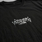 Signature Tag – Oversize T-Shirt – Streetwear für Väter – Detailansicht | Vaterstück