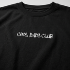 Cool Dads Club Typo4 – Oversize T-Shirt – Streetwear für Väter – Detailansicht | Vaterstück